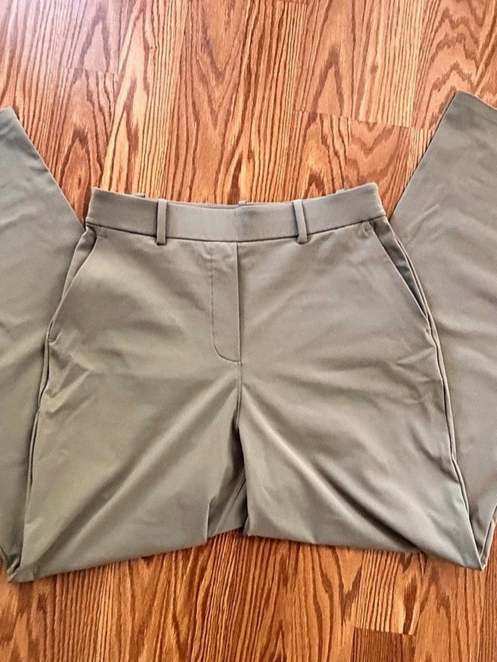 lululemon Daydrift High-Rise Straight-Leg
Trouser Regular khaki, size Medium